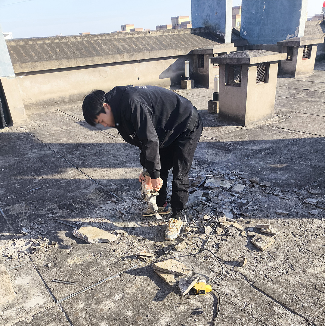 楼顶漏水维修4