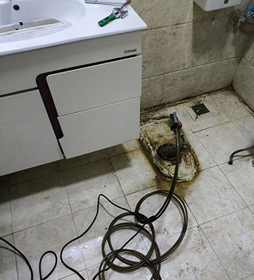 卫生间漏水维修2